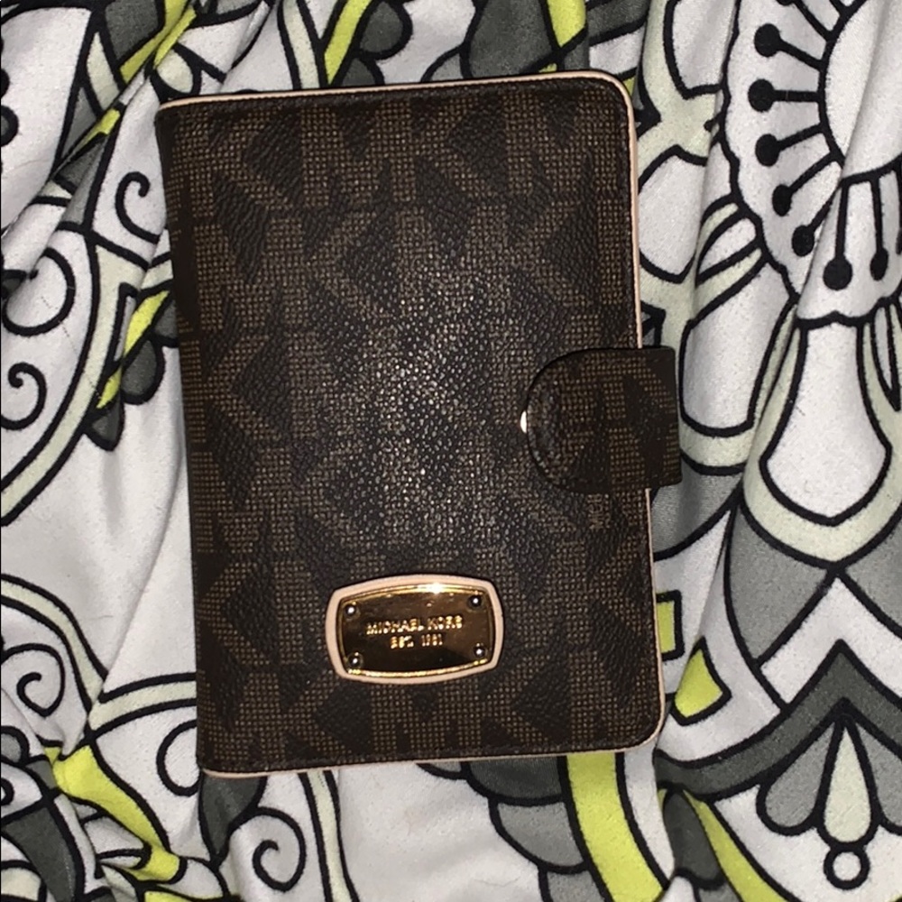Michael kors wallet